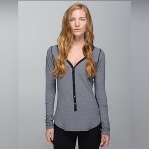 Lululemon Awesoma Henley Hyper Stripe Black Heathered Slate W3G07S size 6?